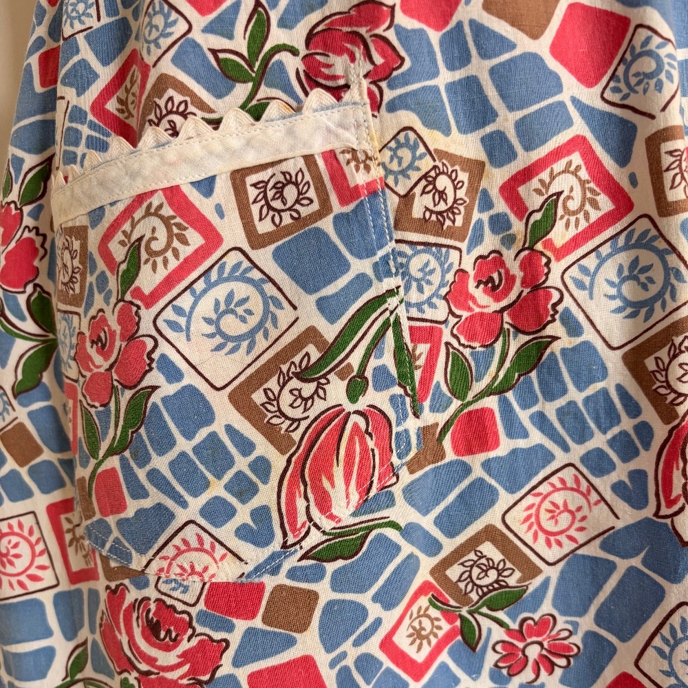Vintage Geometric Patterned Handmade Apron with Pocket - Picture 3 of 8